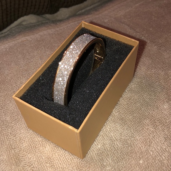 Monet Gold Bracelet - Picture 4 of 7